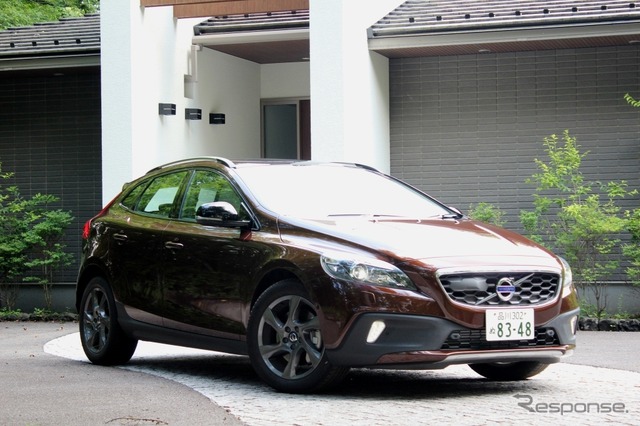 ボルボ V40クロスカントリー D4 SE