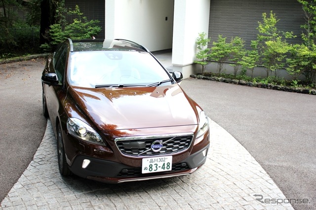 ボルボ V40クロスカントリー D4 SE