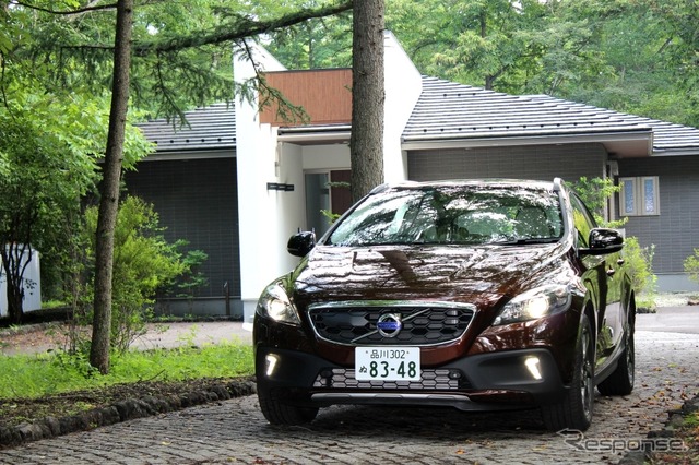 ボルボ V40クロスカントリー D4 SE