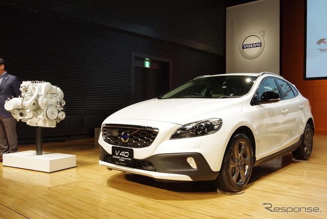 ボルボ V40クロスカントリー D4