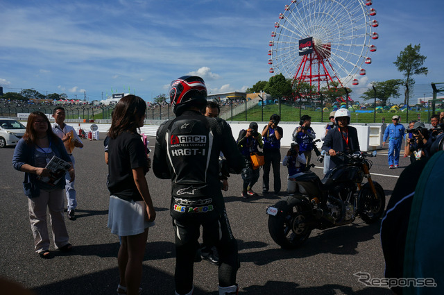 キアヌ・リーブス氏 鈴鹿8耐2015