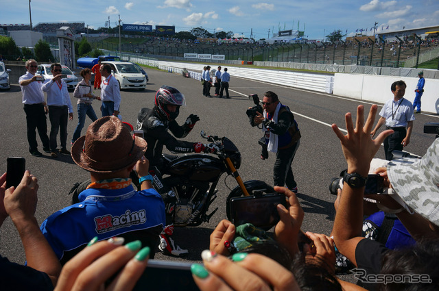 キアヌ・リーブス氏 鈴鹿8耐2015