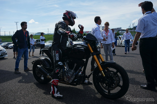 キアヌ・リーブス氏　鈴鹿8耐2015