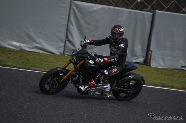 キアヌ・リーブス氏 鈴鹿8耐2015