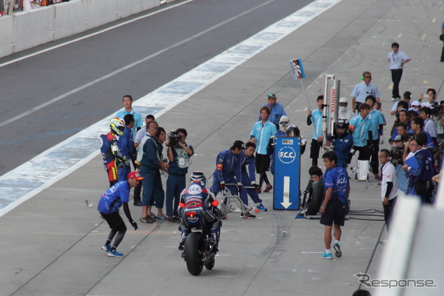 2位で追いかけるNo.778 F.C.C. TSR Honda