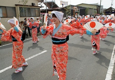 『六本木ヒルズ盆踊り2015』で披露される寺崎はねこ踊り ※画像は過去開催のもの