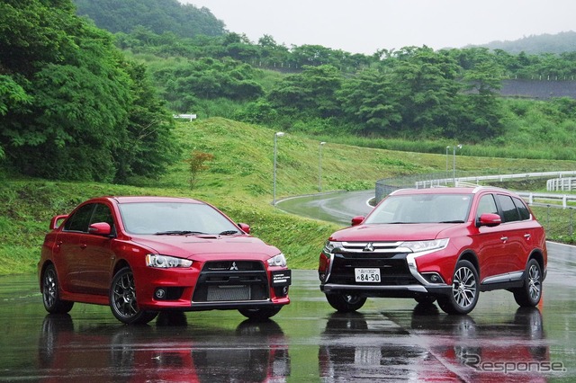 三菱 ランサーエボリューション ファイナルエディション(左)と新型アウトランダー(右)