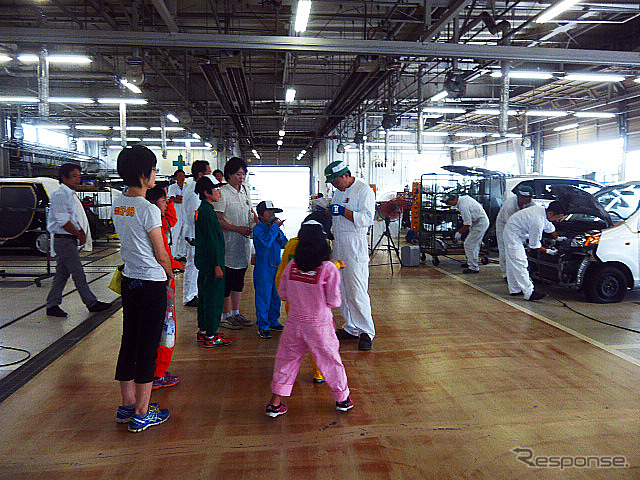 板金作業もリアルに体験(宇都宮市やBASFジャパンなどによる塗装・板金イベント、7月29日、ホンダボディサービス栃木にて)