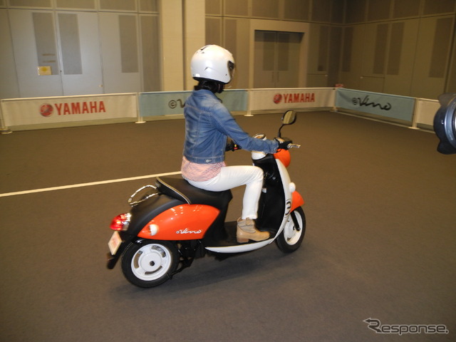 ヤマハ発動機の電動バイク「イービーノ」