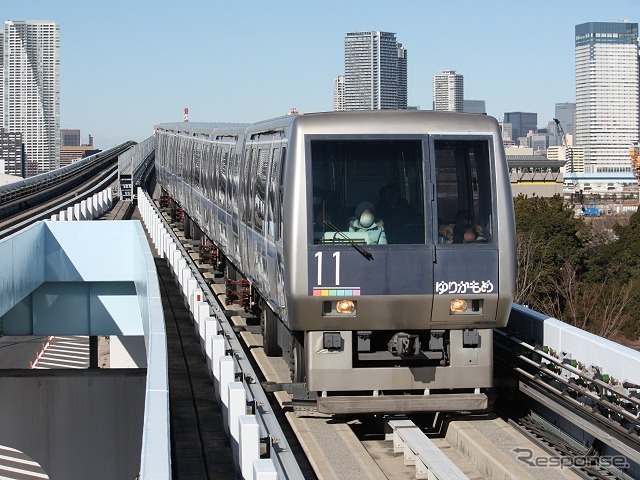 東京の鉄道各社は8月8日の東京湾大華火祭にあわせ列車を増発する。写真はゆりかもめの列車。