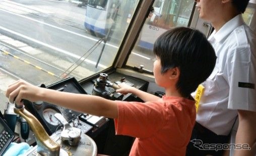 体験運転の様子。8月は8回開催されるが、このうち計3日は「MOMO2」が使われる。