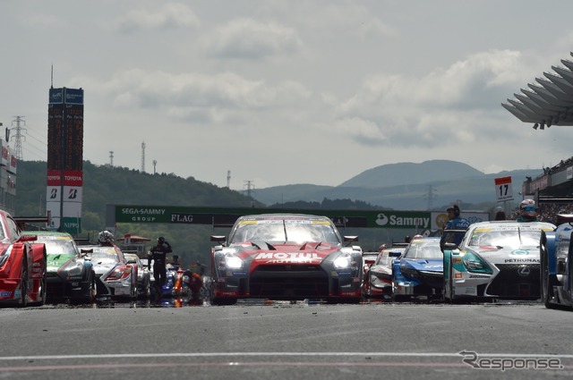 富士でのSUPER GTはゴールデンウイークと夏休みの2開催(写真は今季ゴールデンウイークの第2戦富士)。