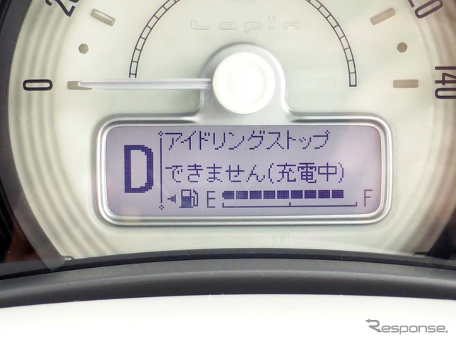 様々なメッセージや警告を表示するディスプレイを装備