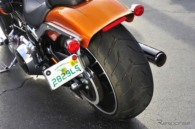 ハーレーダビッドソン FXSB ブレイクアウト(北米仕様のため、日本仕様とは異なる)
