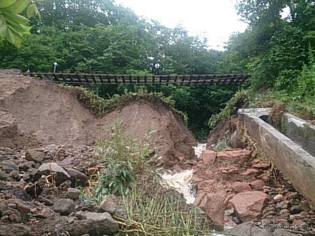 石北本線下白滝~丸瀬布間の路盤流出部分。再開には相当の期間がかかる見込み。