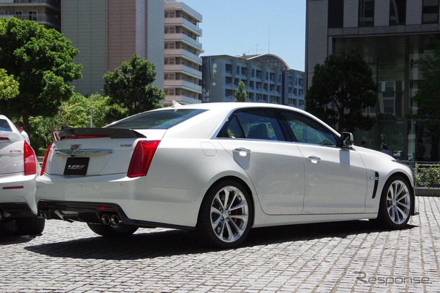 キャデラック CTS-V(写真は日本導入モデル)