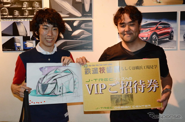 総合車両製作所賞の古山雅人さん（左）