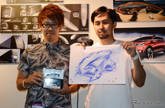 スバルデザイン賞の佐々木翔平さん（左）
