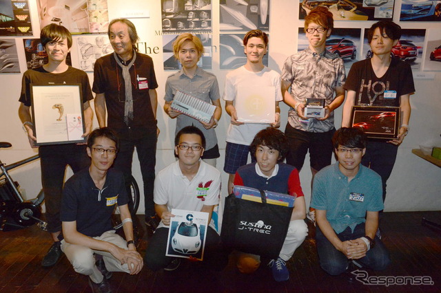 受賞者たち。前列右はポートフォリオ賞の廣瀬裕太さん。後列左から2人目はNORI, inc.の栗原典善氏