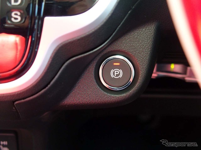 高齢者の負担を軽減してくれる電動ブレーキを軽自動車初搭載