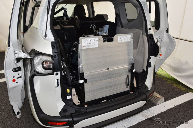 トヨタ シエンタ 車いす仕様車