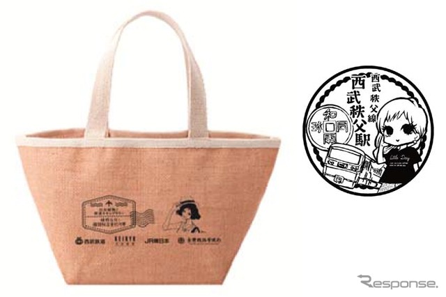 西武秩父駅のスタンプ(右)とオリジナルトートバッグ(左)。スタンプを5駅集めるとトートバッグが先着でプレゼントされる。