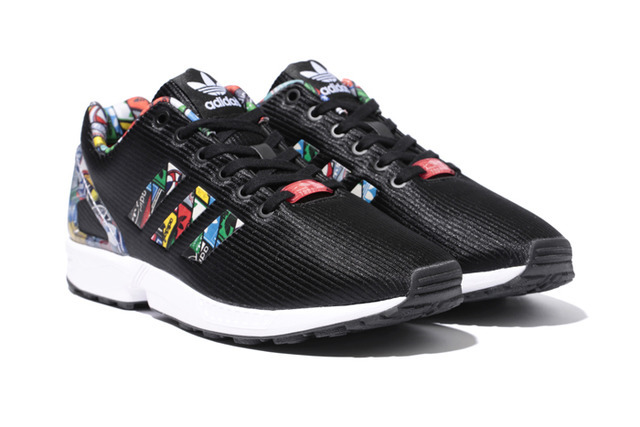 アディダスオリジナルスがシュータンロゴのアーカイブデザインをアッパーにコラージュした「ZX FLUX」の新作モデル（1万2,000円）を発売