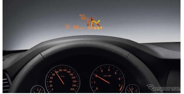 日本精機がBMW5シリーズ向けに納入しているヘッドアップディスプレイ(参考画像)