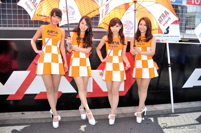 SUPER GT 第4戦で、Samantha Thavasaのバッグやスイーツを販売