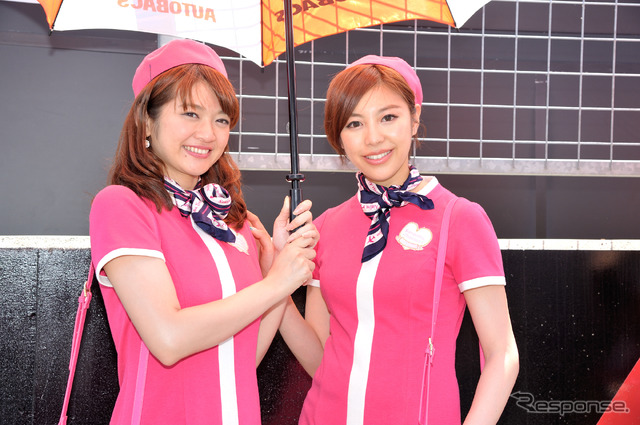 SUPER GT 第4戦で、Samantha Thavasaのバッグやスイーツを販売