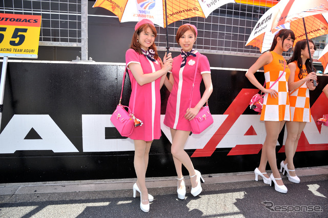 SUPER GT 第4戦で、Samantha Thavasaのバッグやスイーツを販売
