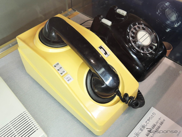 初期のパソコン通信に使われた音響カプラ。田村電機製(テレコミ湖)