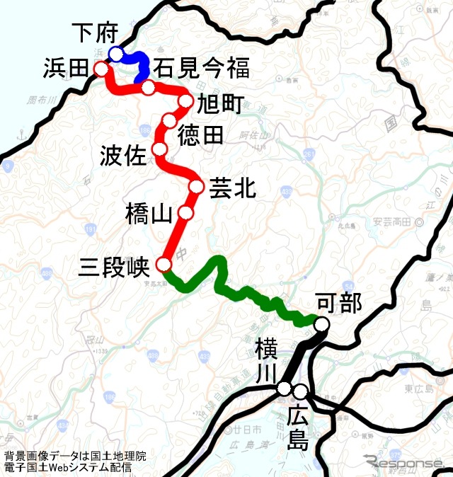 広浜鉄道は島根県側の三段峡～石見今福～下府・浜田間（赤・青）が開業することなく「幻の鉄路」に。広島県側の横川～三段峡間は開業したが、このうち可部～三段峡間（緑）が既に廃止されている。