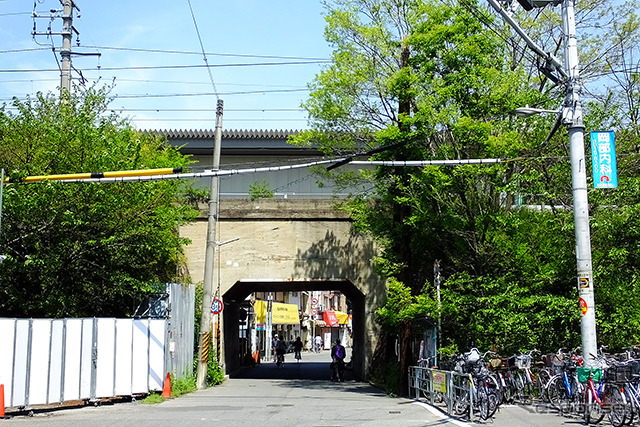 阪急淡路駅を背にしておおさか東線淡路駅（仮称）を見る