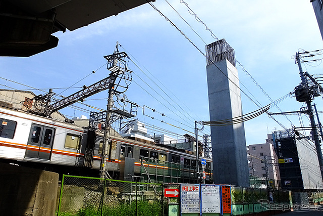 阪急千里線下新庄駅付近。阪急も高架化工事がすすむ