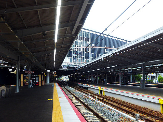 新大阪駅もおおさか東線整備にあわせて工事中