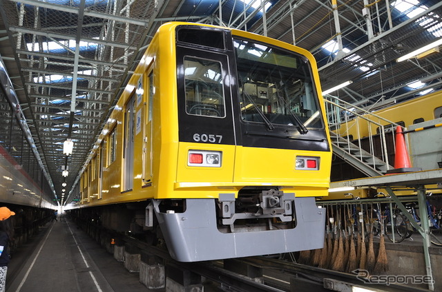 6000系は従来のイメージとは異なる無塗装(ステンレス車)やグレー塗装(アルミ車)で登場したが、一部の編成は今年4月からラッピングによって黄色い塗装を再現している。