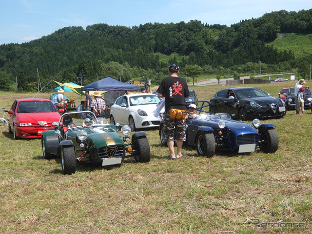東北とはいえ夏は暑い。その中を走って来た2台のセブンのオーナーに感服!(東北トリコローレ2015)