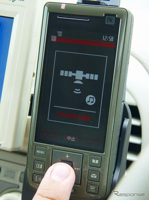 【ケータイでモバHO!】専用機感覚で使える『MUSIC PORTER X』用車載キット