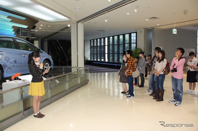展示場の説明（トヨタ会館の職業体験プログラム）
