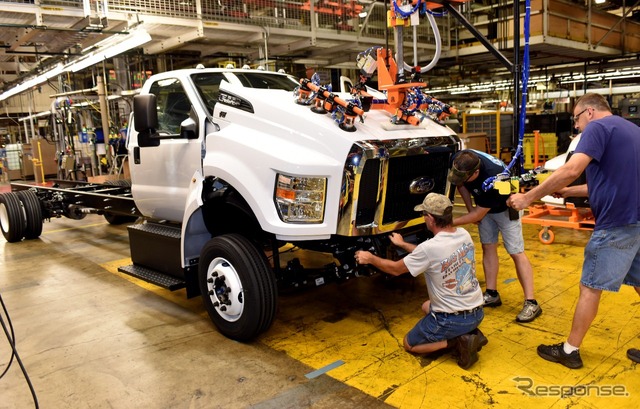 米国オハイオ組み立て工場で生産が開始された新型フォードF-650とF-750