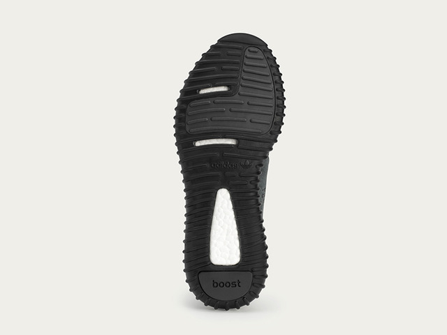 アディダス オリジナルス×カニエ・ウエスト第2弾「YEEZY BOOST 350」の新色ブラック(2万8,000円)