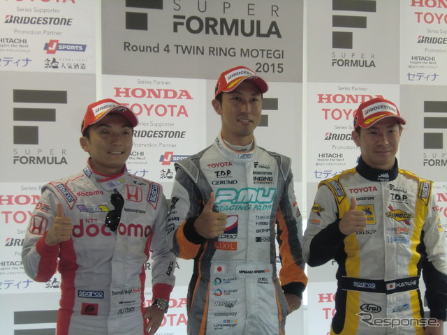 左から予選2位の野尻、ポールの石浦、3位の可夢偉。