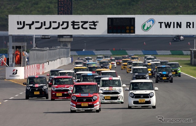 内藤さんが参戦したN-ONEレースのスタート。
