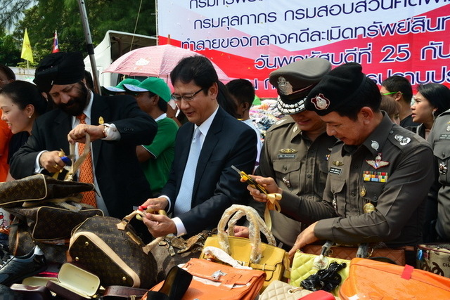 タイ当局、海賊版70万点を廃棄処分