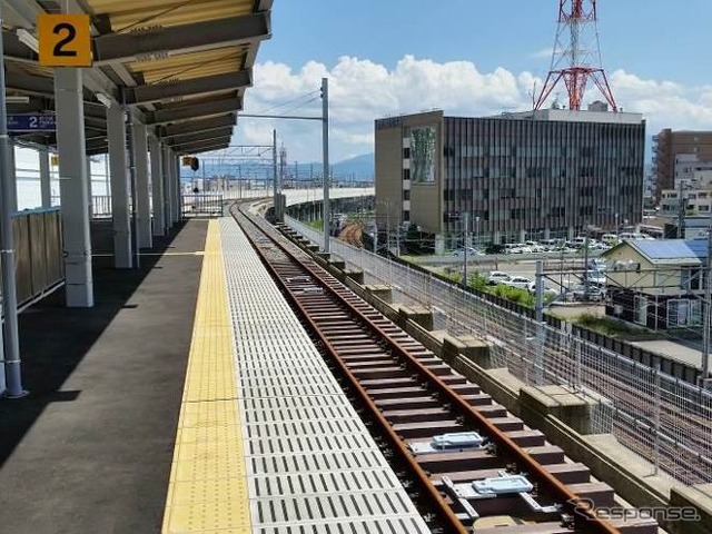北陸新幹線の高架橋上に整備された福井駅のホーム。えちぜん鉄道用の高架橋が完成するまでの約3年間、えちぜん鉄道の電車が新幹線の高架橋を走ることになる。