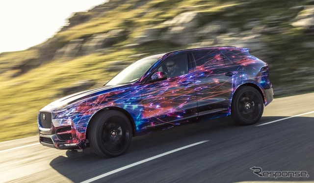 ジャガー F-PACE の開発プロトタイプ車