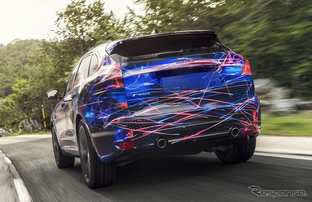 ジャガー F-PACE の開発プロトタイプ車