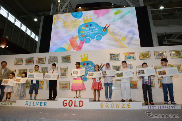 7歳以下の部のファイナリストたち
