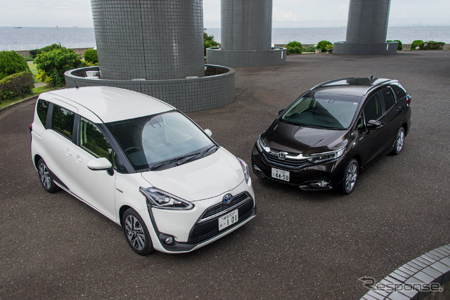 トヨタ シエンタ(左)とホンダ シャトル(右)